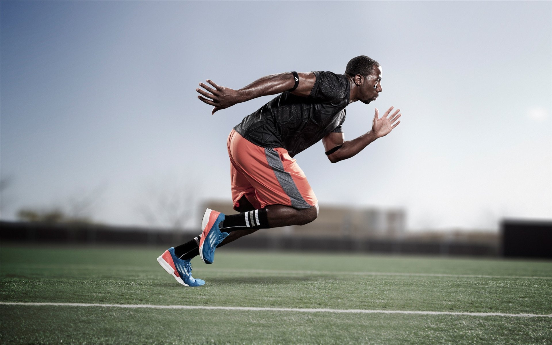 “高新体育中心网球赛：无数精彩回合点燃赛场”