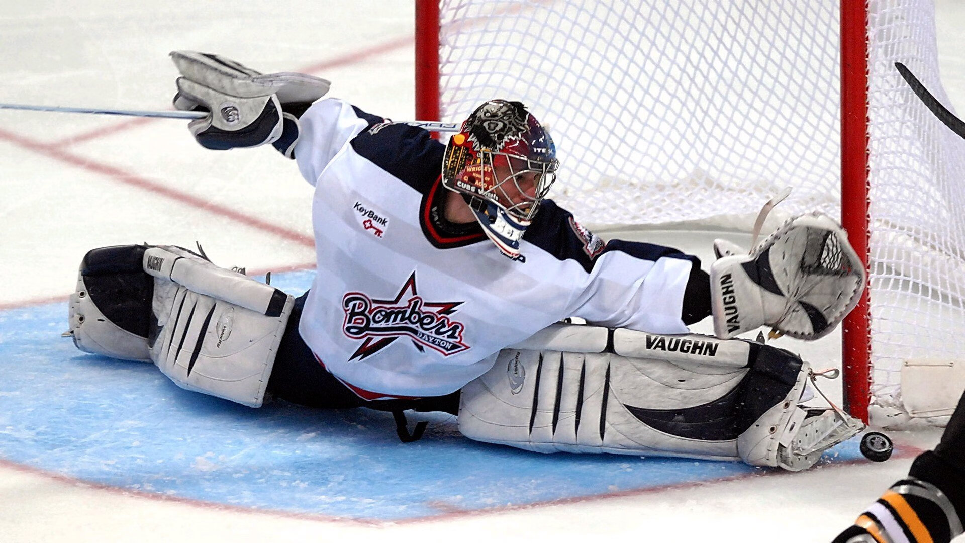 电竞战队定制服装设计新颖获得好评,电竞队队服